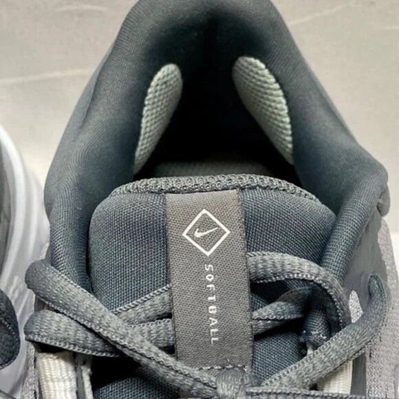 Nike Alpha Huarache Elite 4 Softball Turf Shoes Women's Size 7 Gray White EUC - Picture 9 of 15